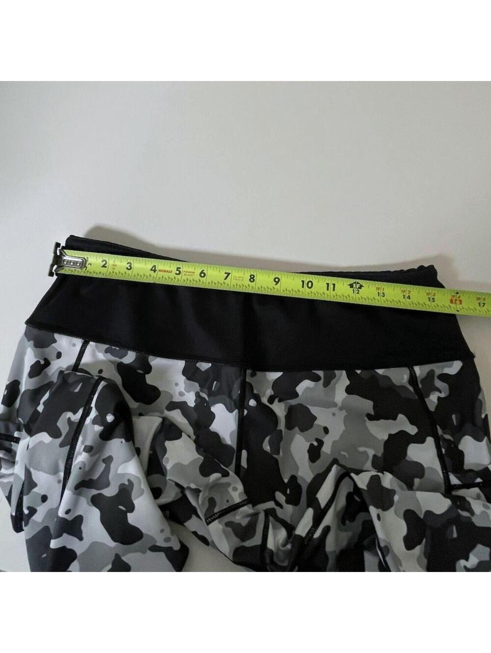 CVG Constantly Varied Gear XL Reversible Camo Capris Leggings Pockets EUC - Picture 3 of 4